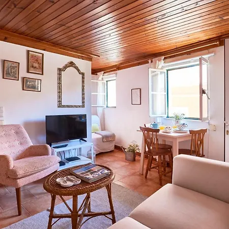 Apartman Light Filled Near Chiado, By Timecooler *