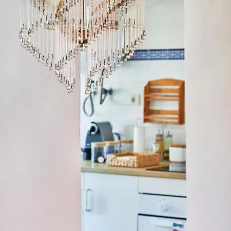 Apartamento Light Filled Near Chiado, By Timecooler Lisboa