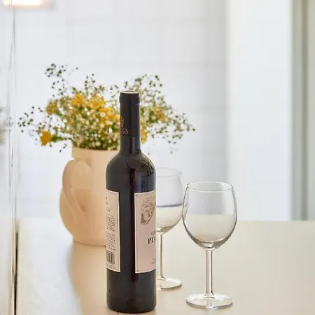 Apartamento Light Filled Near Chiado, By Timecooler