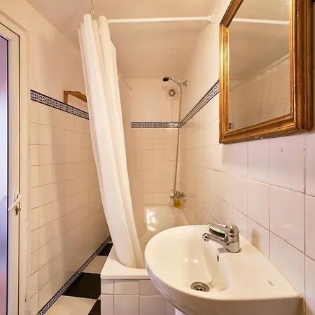 Apartamento Light Filled Near Chiado, By Timecooler