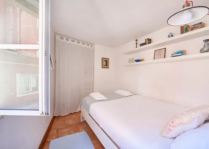 Light Filled Near Chiado, By Timecooler شقة