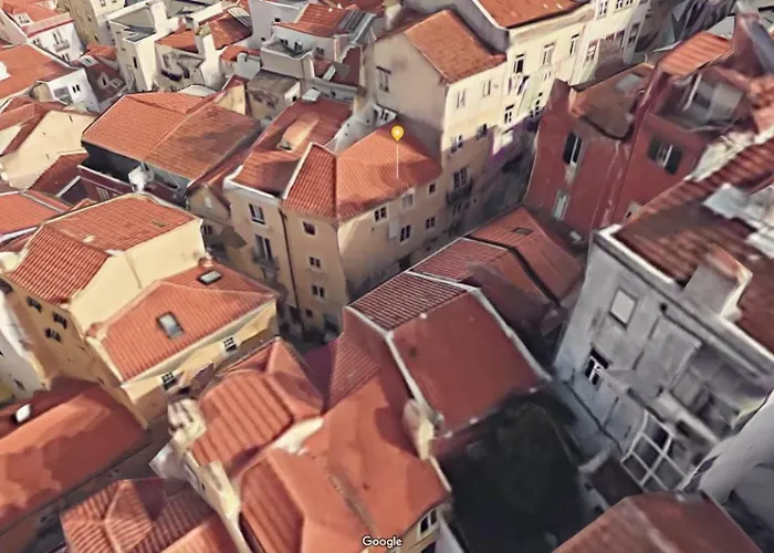 Light Filled Near Chiado, By Timecooler *